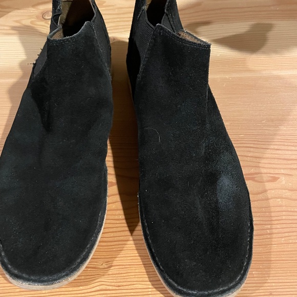 Black suede Steve Madden booties size 8 - Picture 1 of 5